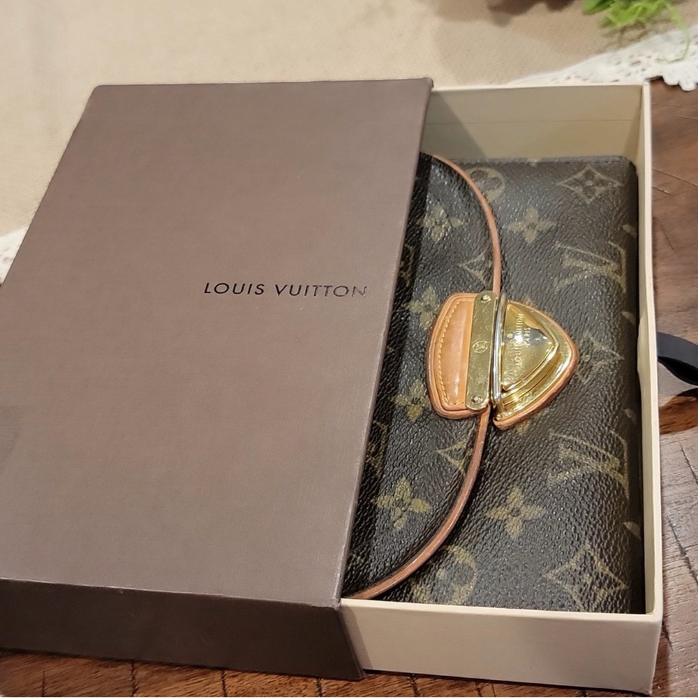 🤎💛AUTHENTIC💛🤎Louis Vuitton Eugenie Wallet 🤎💛